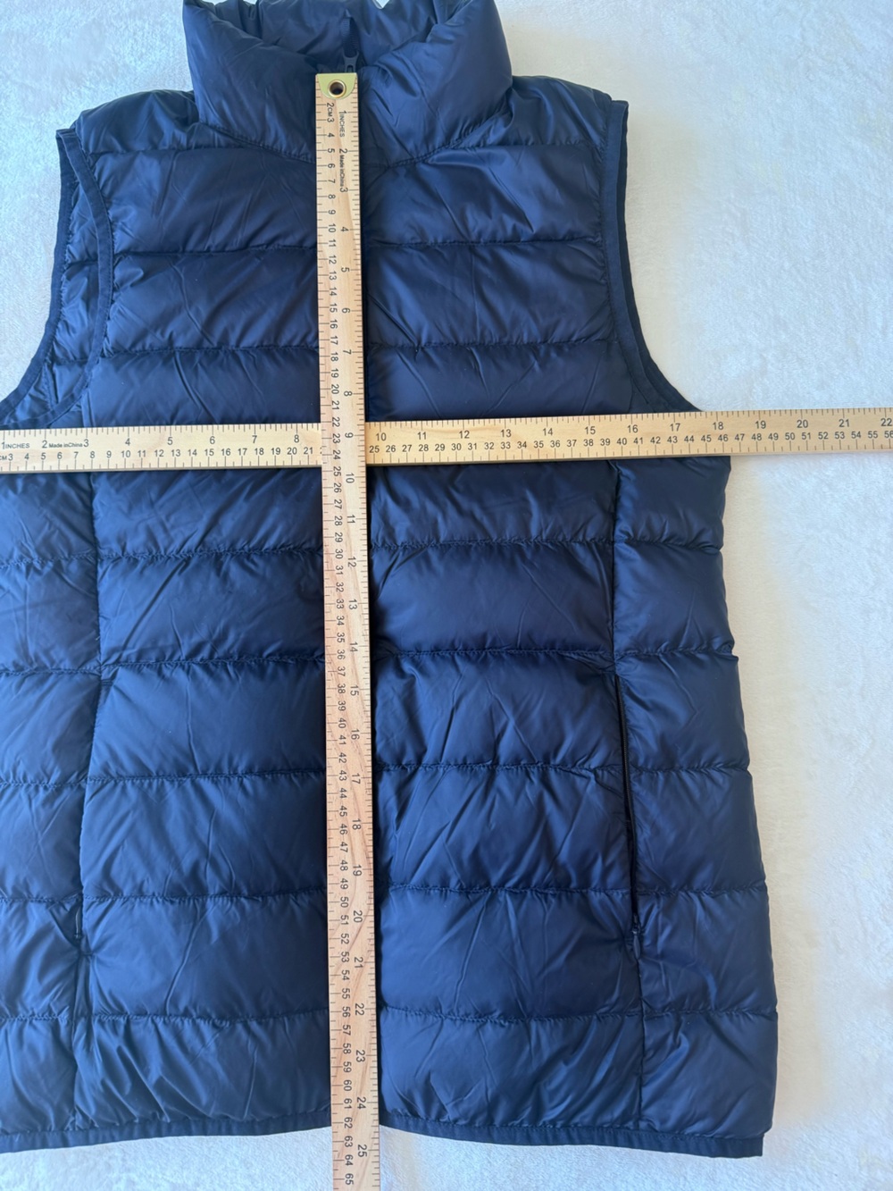 Quince Lightweight Down Packable Puffer Vest in navy, women’s size Medium. NWT - Picture 5 of 14